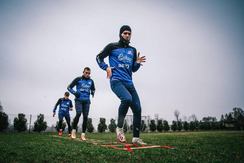 Piłkarskie wyzwanie treningowe – cztery elementy w jednym ćwiczeniu
