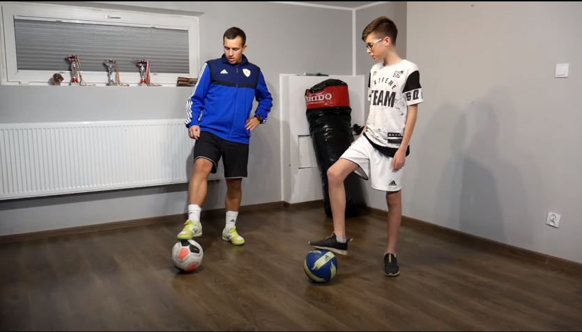 Trening piłkarski w domu #6: ćwiczenia z piłką przy nodze